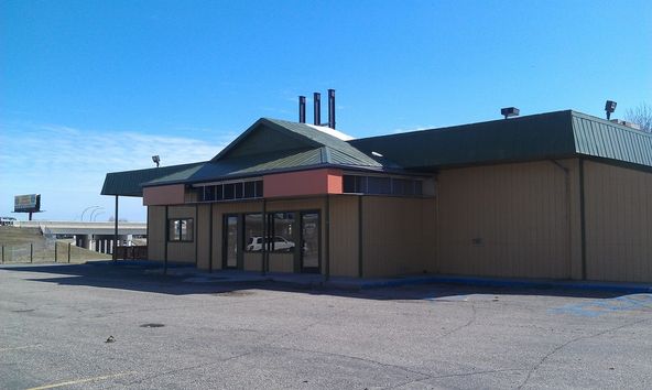 1649 38th St S, Fargo, ND 58103